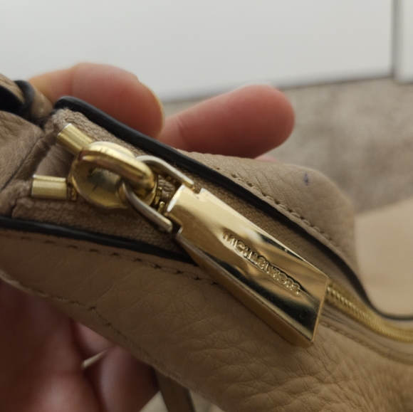 HP!! MICHAEL KORS CREAM TASSEL LARGE LYDIA HOBO BAG  - Picture 8 of 16